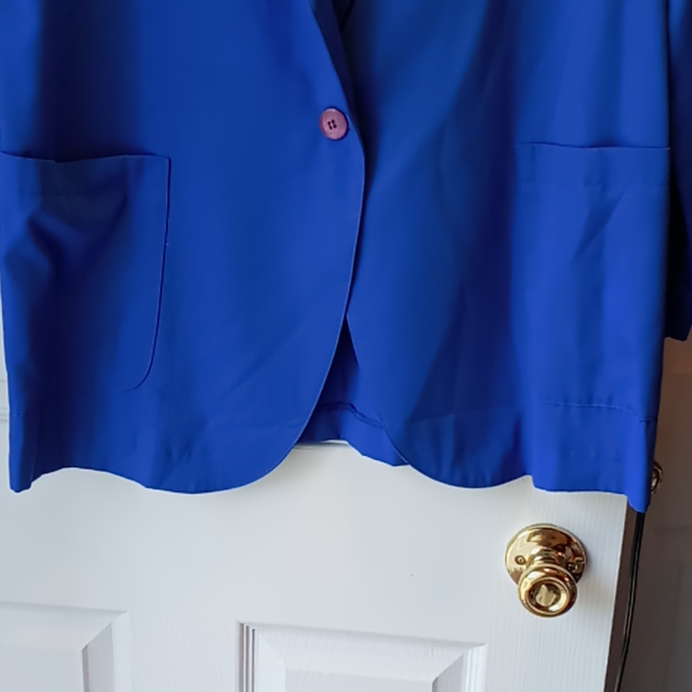 Blazer - Picture 3 of 4